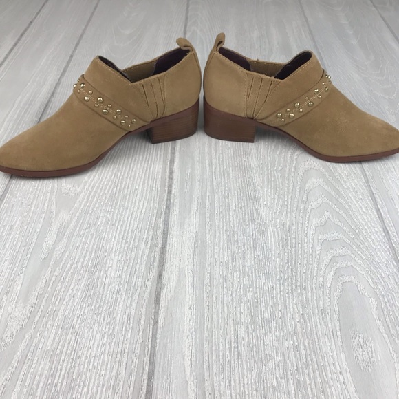 BCBG light brown suede booties with buckle - Picture 2 of 8